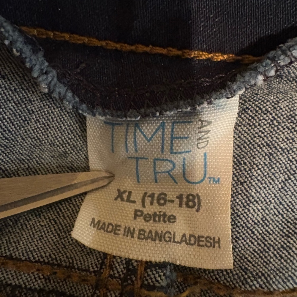 NWT Time and Tru Relaxed Fit Stretch Cotton Blend Denim Jeans; Size XL Petite - Picture 11 of 13